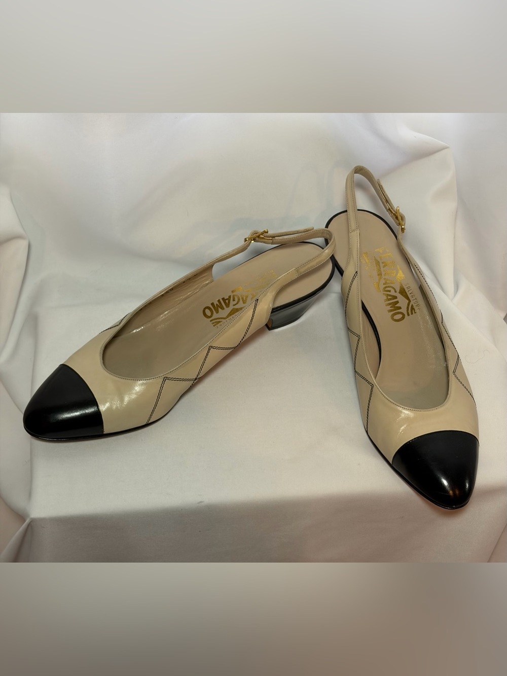SALVATORE FERRAGAMO Beige & Black Leather Cap Toe Sling Back Low Heels size 7.5